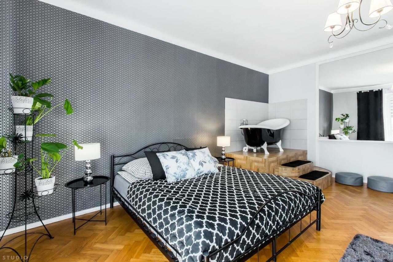 Clicktheflat Apartment Chmielna 7 Варшава Екстериор снимка